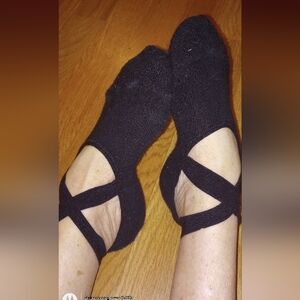 Black Yoga Gym Workout Sock Slippers Preowned